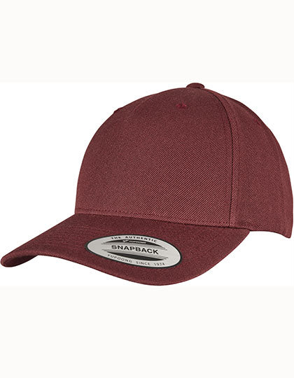 YP Classics 5-Panel Premium Curved Visor Snapback Cap in Maroon, Größe One Size