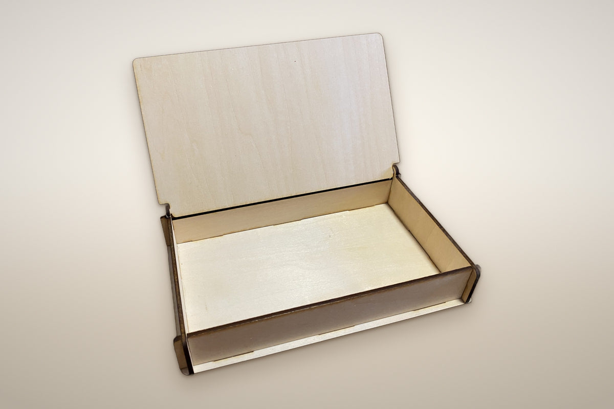 Holzbox mit Klappdeckel aus Lindenholz – Deckel mit Wunschmuster oder Gravur, ca. 18,5 × 11 × 3,5 cm