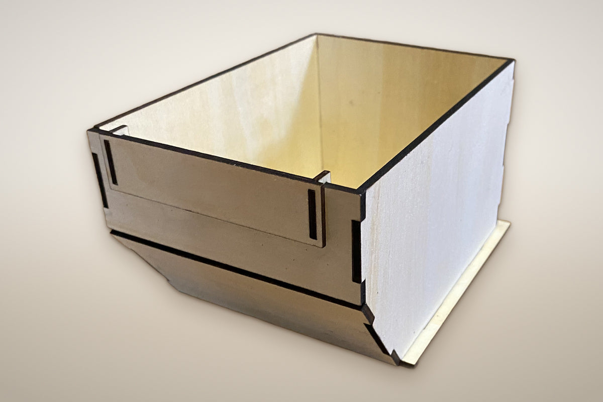 Sortierbox aus Lindenholz mit Beschriftungsschild – Aufbewahrungsbox im Werkstatt-Look, ca. 14,5 × 8,5 × 11 cm, gravierbar