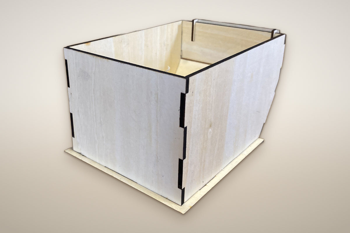 Sortierbox aus Lindenholz mit Beschriftungsschild – Aufbewahrungsbox im Werkstatt-Look, ca. 14,5 × 8,5 × 11 cm, gravierbar