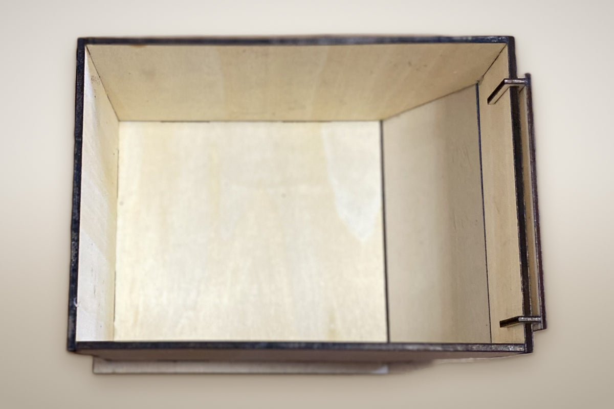 Sortierbox aus Lindenholz mit Beschriftungsschild – Aufbewahrungsbox im Werkstatt-Look, ca. 14,5 × 8,5 × 11 cm, gravierbar