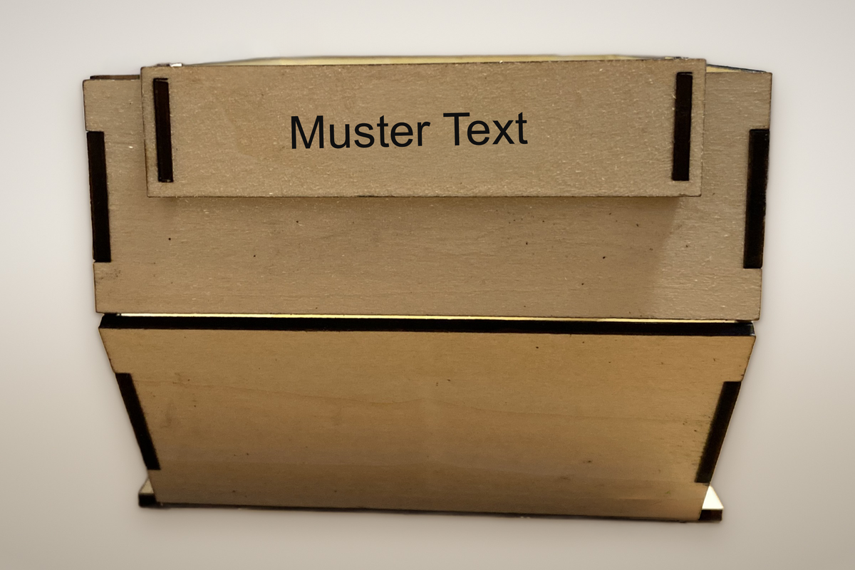 Sortierbox aus Lindenholz mit Beschriftungsschild – Aufbewahrungsbox im Werkstatt-Look, ca. 14,5 × 8,5 × 11 cm, gravierbar